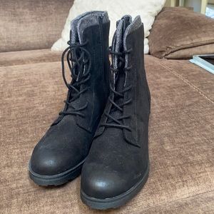 Universal Thread boots size 91/2 NEVER WORN